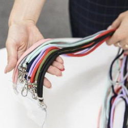 STRAP TOUR DE COU UNIVERSEL ROUGE